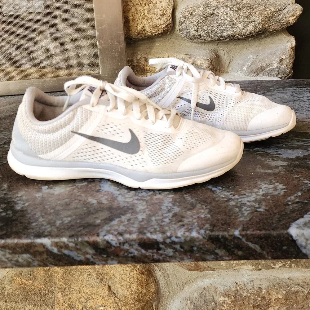Nike 807333-100 In-Season 5 Training Sneakers Size 6